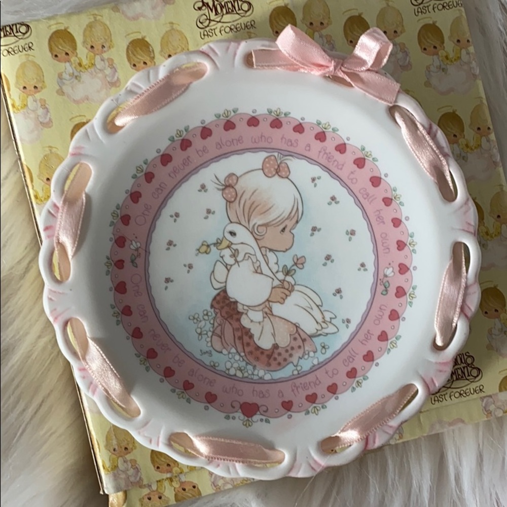 Vintage Precious Moments Girl Kneeling Plate